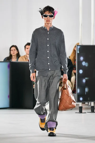 Look 19